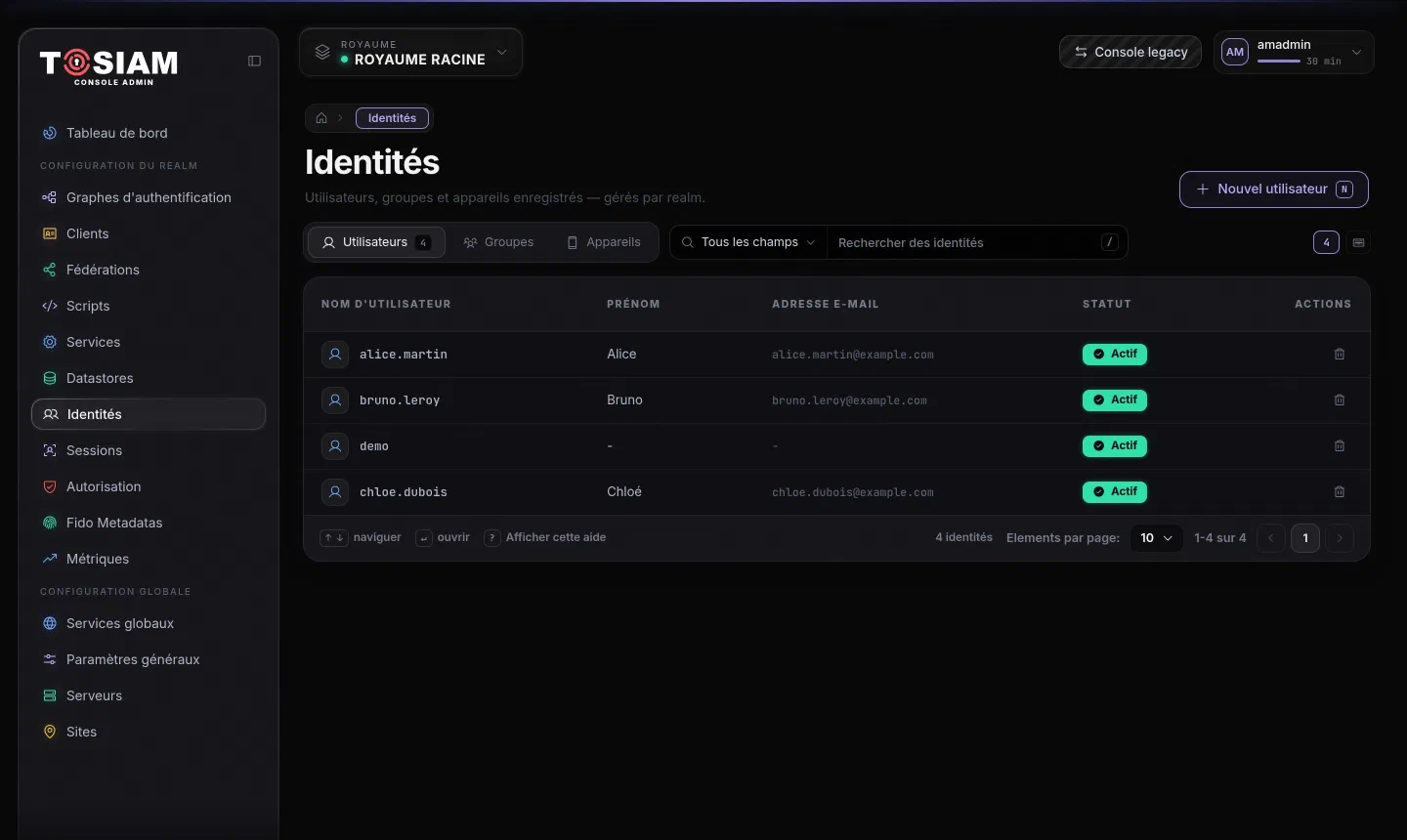 Menu Identités de la console : liste des utilisateurs avec onglets Utilisateurs, Groupes et Appareils