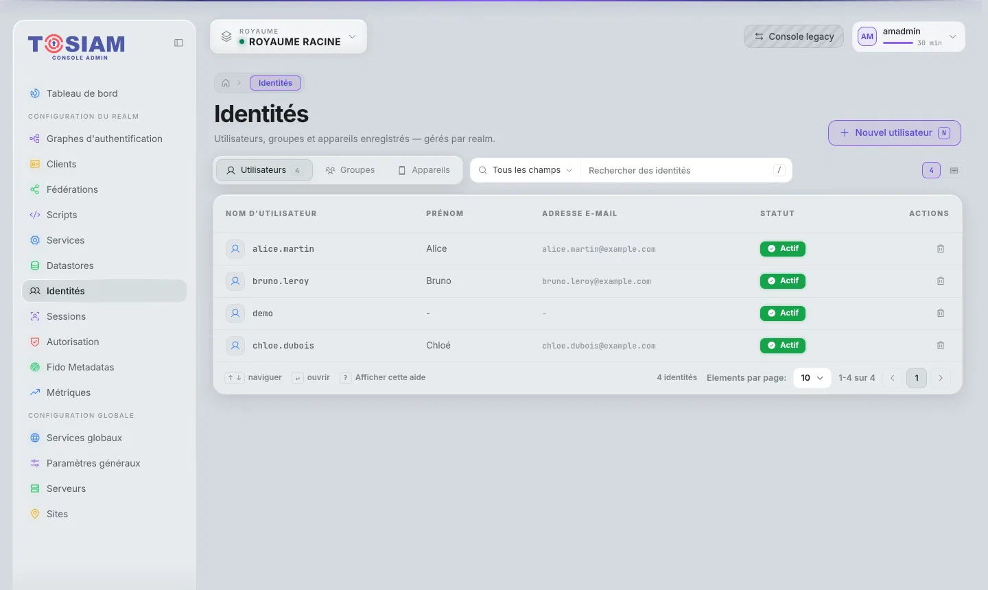 Menu Identités de la console : liste des utilisateurs avec onglets Utilisateurs, Groupes et Appareils